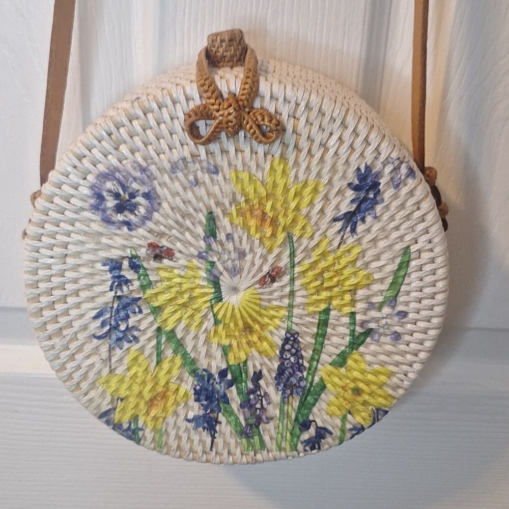 White spring floral round rattan crossbody canteen purse woven straw